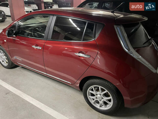 Красный Ниссан Лиф, объемом двигателя 0 л и пробегом 136 тыс. км за 8800 $, фото 9 на Automoto.ua