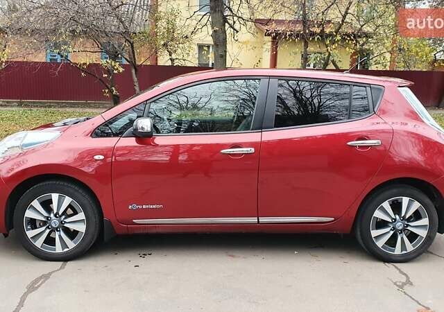 Красный Ниссан Лиф, объемом двигателя 0 л и пробегом 152 тыс. км за 7900 $, фото 11 на Automoto.ua
