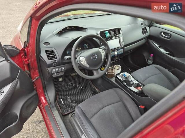 Красный Ниссан Лиф, объемом двигателя 0 л и пробегом 87 тыс. км за 7500 $, фото 10 на Automoto.ua