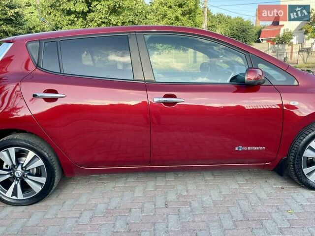 Ниссан Лиф 2014 в Виннице на Automoto.ua Красный Ниссан Лиф, объемом двигателя 0 л и пробегом 114 тыс. км за 6950 $, фото 2 на Automoto.ua