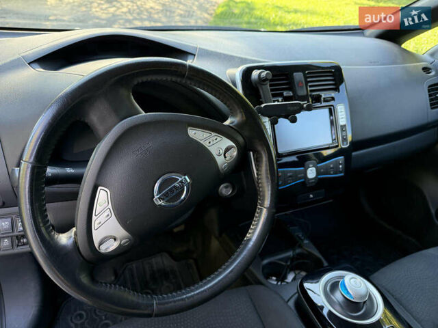 Красный Ниссан Лиф, объемом двигателя 0 л и пробегом 144 тыс. км за 6500 $, фото 10 на Automoto.ua