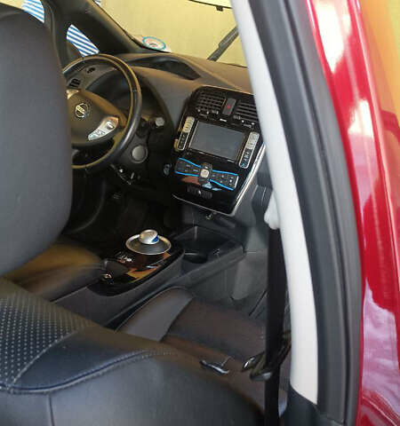 Красный Ниссан Лиф, объемом двигателя 0 л и пробегом 136 тыс. км за 8800 $, фото 19 на Automoto.ua