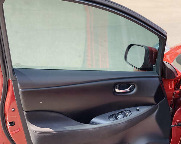 Красный Ниссан Лиф, объемом двигателя 0 л и пробегом 130 тыс. км за 8100 $, фото 11 на Automoto.ua