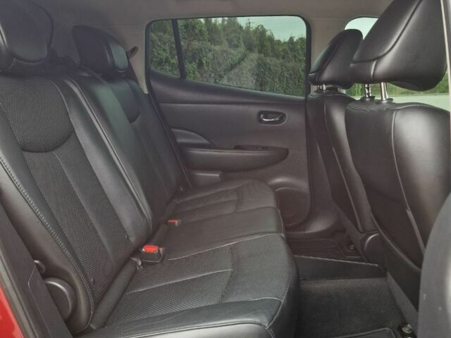 Красный Ниссан Лиф, объемом двигателя 0 л и пробегом 140 тыс. км за 6950 $, фото 4 на Automoto.ua