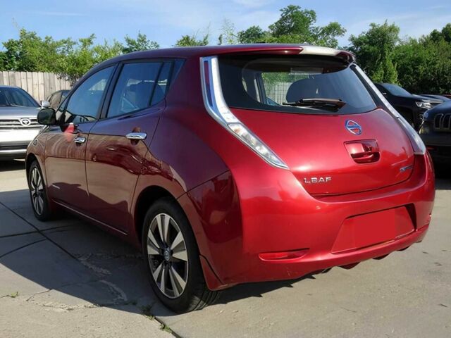 Красный Ниссан Лиф, объемом двигателя 0 л и пробегом 85 тыс. км за 4700 $, фото 6 на Automoto.ua