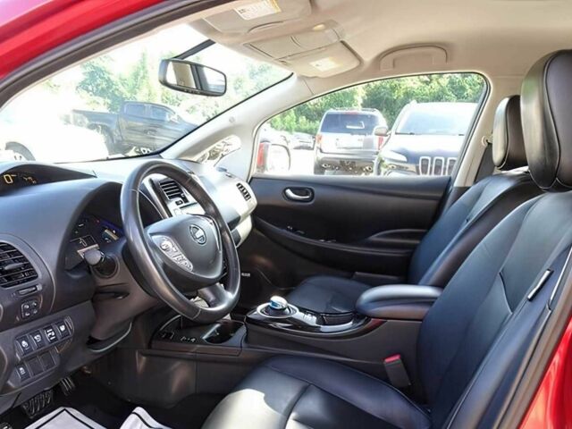 Красный Ниссан Лиф, объемом двигателя 0 л и пробегом 85 тыс. км за 4700 $, фото 8 на Automoto.ua