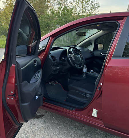 Красный Ниссан Лиф, объемом двигателя 0 л и пробегом 150 тыс. км за 7300 $, фото 3 на Automoto.ua