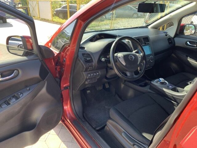 Красный Ниссан Лиф, объемом двигателя 0 л и пробегом 115 тыс. км за 5650 $, фото 2 на Automoto.ua