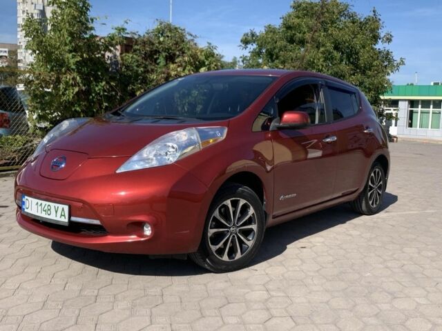 Красный Ниссан Лиф, объемом двигателя 0 л и пробегом 115 тыс. км за 5650 $, фото 1 на Automoto.ua