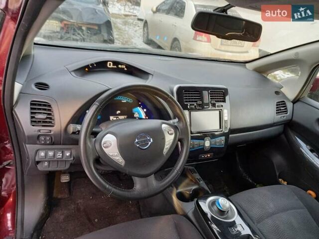 Красный Ниссан Лиф, объемом двигателя 0 л и пробегом 83 тыс. км за 10500 $, фото 14 на Automoto.ua