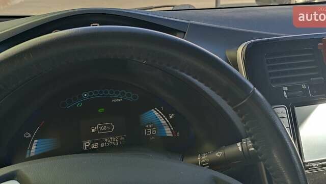 Красный Ниссан Лиф, объемом двигателя 0 л и пробегом 95 тыс. км за 7900 $, фото 11 на Automoto.ua