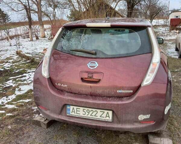 Красный Ниссан Лиф, объемом двигателя 0 л и пробегом 83 тыс. км за 10500 $, фото 12 на Automoto.ua