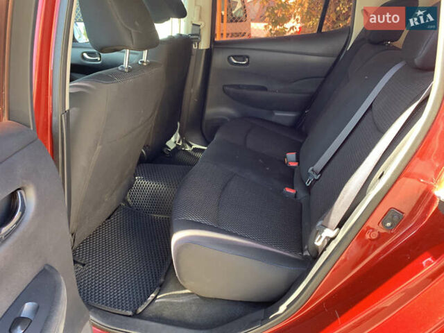 Красный Ниссан Лиф, объемом двигателя 0 л и пробегом 115 тыс. км за 5700 $, фото 12 на Automoto.ua