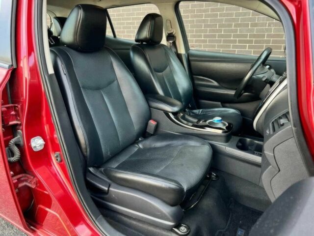 Красный Ниссан Лиф, объемом двигателя 0 л и пробегом 75 тыс. км за 8000 $, фото 7 на Automoto.ua