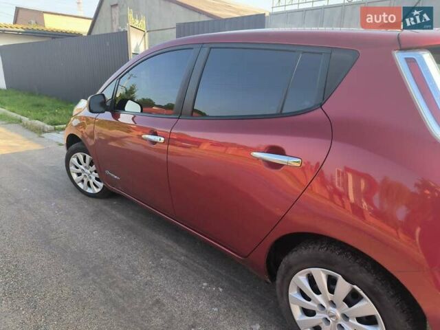 Красный Ниссан Лиф, объемом двигателя 0 л и пробегом 144 тыс. км за 7200 $, фото 4 на Automoto.ua