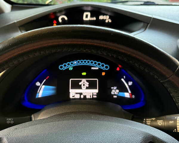 Красный Ниссан Лиф, объемом двигателя 0 л и пробегом 105 тыс. км за 7900 $, фото 15 на Automoto.ua