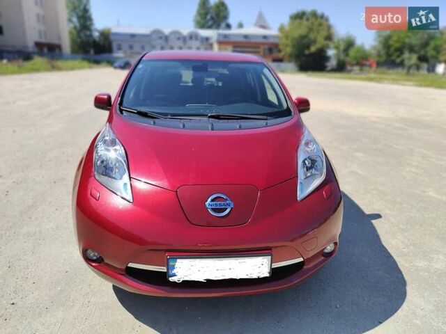 Красный Ниссан Лиф, объемом двигателя 0 л и пробегом 95 тыс. км за 7900 $, фото 5 на Automoto.ua
