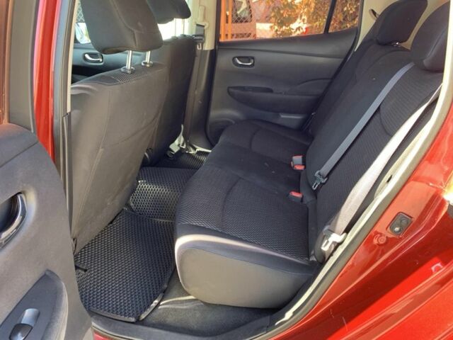 Красный Ниссан Лиф, объемом двигателя 0 л и пробегом 115 тыс. км за 5650 $, фото 3 на Automoto.ua