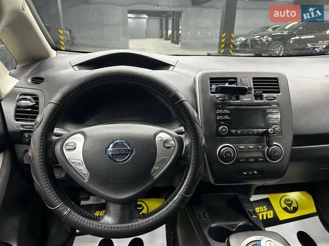 Червоний Ніссан Ліф, об'ємом двигуна 0 л та пробігом 111 тис. км за 6900 $, фото 11 на Automoto.ua