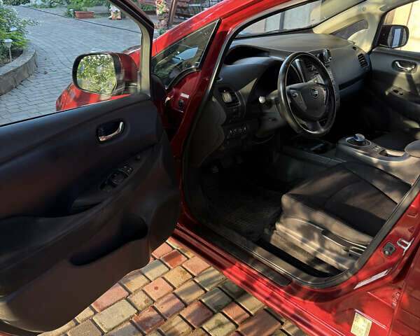 Красный Ниссан Лиф, объемом двигателя 0 л и пробегом 105 тыс. км за 7900 $, фото 6 на Automoto.ua