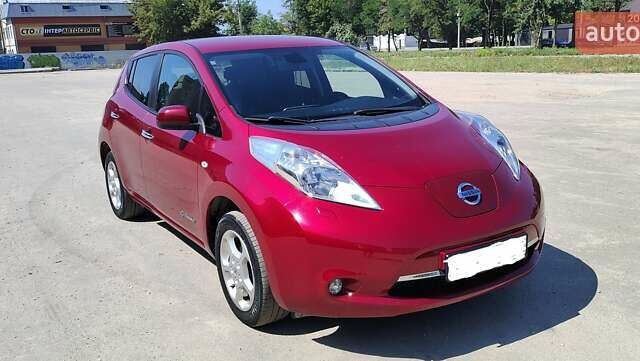 Красный Ниссан Лиф, объемом двигателя 0 л и пробегом 95 тыс. км за 7900 $, фото 3 на Automoto.ua