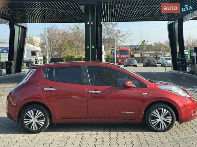 Красный Ниссан Лиф, объемом двигателя 0 л и пробегом 145 тыс. км за 5950 $, фото 6 на Automoto.ua