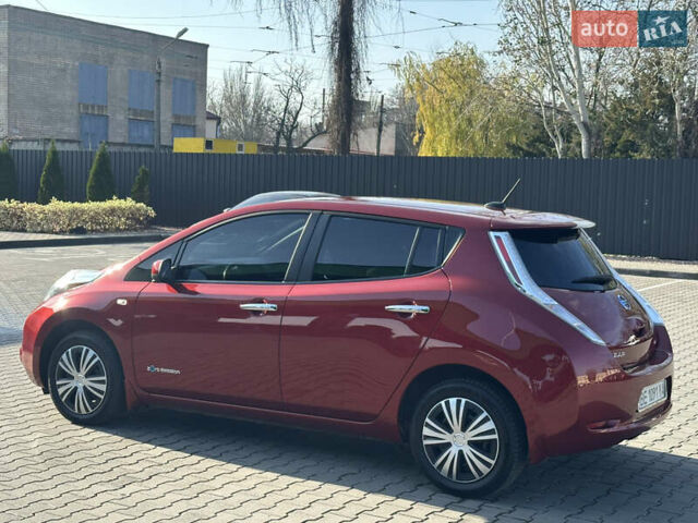 Красный Ниссан Лиф, объемом двигателя 0 л и пробегом 145 тыс. км за 5950 $, фото 9 на Automoto.ua