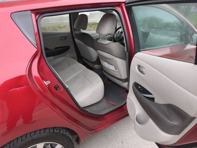 Красный Ниссан Лиф, объемом двигателя 0 л и пробегом 153 тыс. км за 7000 $, фото 9 на Automoto.ua