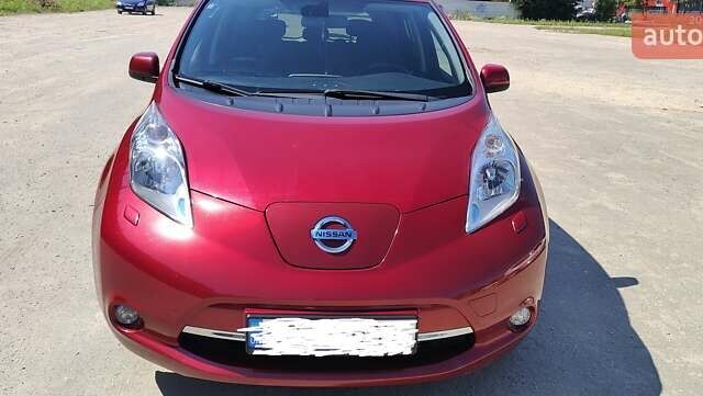 Красный Ниссан Лиф, объемом двигателя 0 л и пробегом 95 тыс. км за 7900 $, фото 6 на Automoto.ua