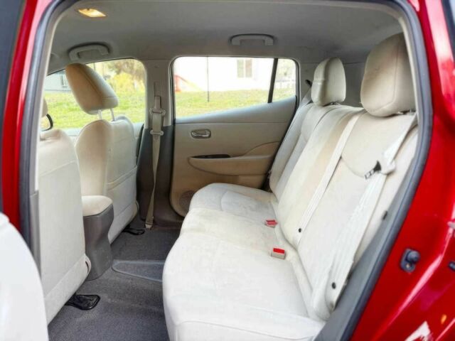 Красный Ниссан Лиф, объемом двигателя 0 л и пробегом 79 тыс. км за 12900 $, фото 10 на Automoto.ua