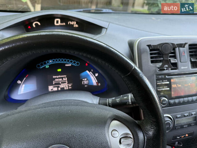 Красный Ниссан Лиф, объемом двигателя 0 л и пробегом 105 тыс. км за 7900 $, фото 24 на Automoto.ua