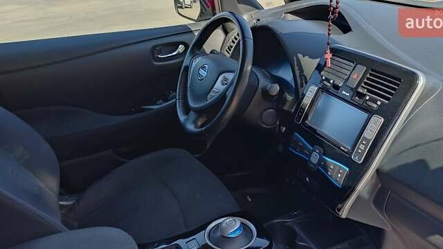 Красный Ниссан Лиф, объемом двигателя 0 л и пробегом 95 тыс. км за 7900 $, фото 15 на Automoto.ua