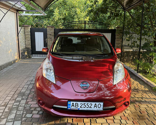 Красный Ниссан Лиф, объемом двигателя 0 л и пробегом 105 тыс. км за 7900 $, фото 1 на Automoto.ua