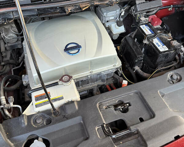 Красный Ниссан Лиф, объемом двигателя 0 л и пробегом 105 тыс. км за 7900 $, фото 21 на Automoto.ua