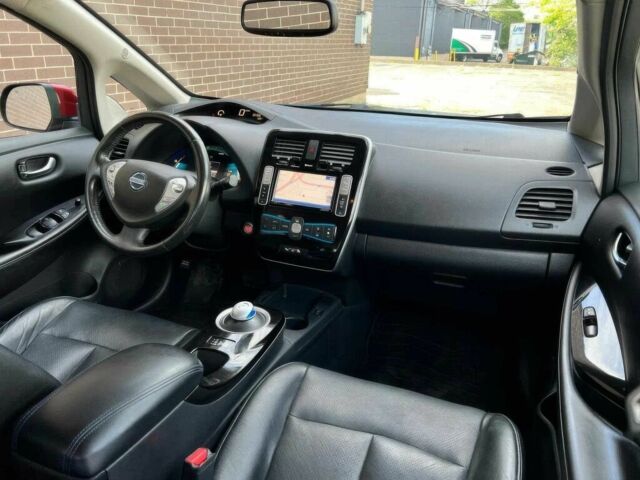 Красный Ниссан Лиф, объемом двигателя 0 л и пробегом 75 тыс. км за 8000 $, фото 6 на Automoto.ua