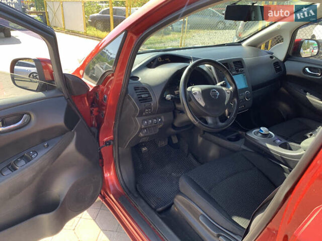 Красный Ниссан Лиф, объемом двигателя 0 л и пробегом 115 тыс. км за 5700 $, фото 10 на Automoto.ua