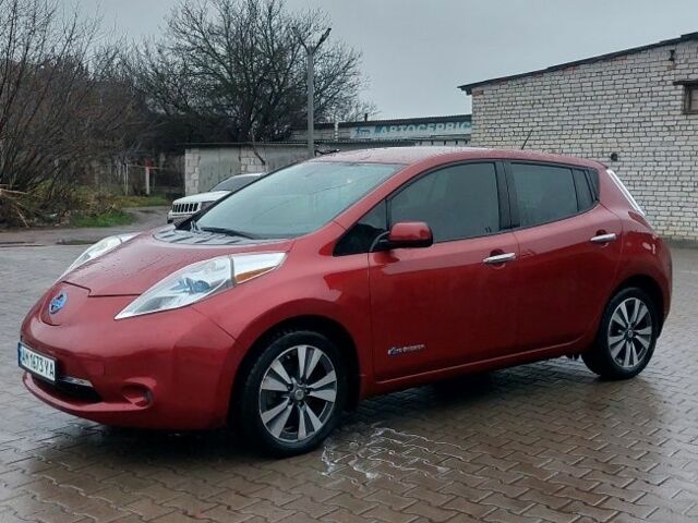 Красный Ниссан Лиф, объемом двигателя 0 л и пробегом 84 тыс. км за 7400 $, фото 23 на Automoto.ua