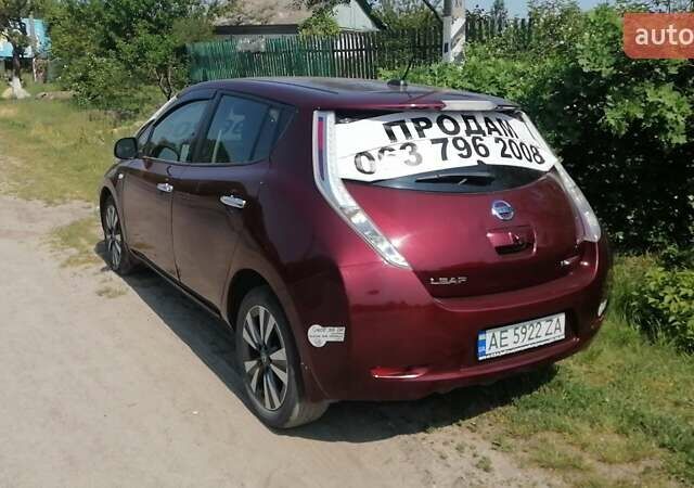 Красный Ниссан Лиф, объемом двигателя 0 л и пробегом 83 тыс. км за 10500 $, фото 5 на Automoto.ua