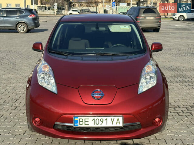 Красный Ниссан Лиф, объемом двигателя 0 л и пробегом 145 тыс. км за 5950 $, фото 4 на Automoto.ua