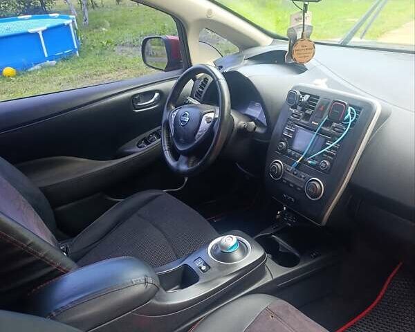 Червоний Ніссан Ліф, об'ємом двигуна 0 л та пробігом 129 тис. км за 6000 $, фото 6 на Automoto.ua