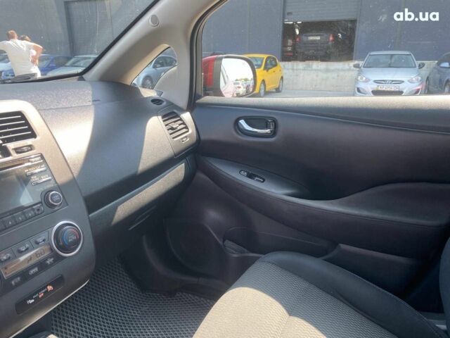 Червоний Ніссан Ліф, об'ємом двигуна 0 л та пробігом 92 тис. км за 8890 $, фото 22 на Automoto.ua