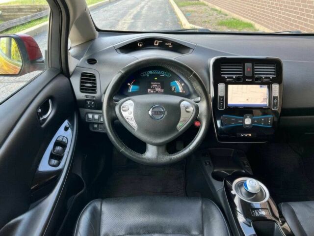 Красный Ниссан Лиф, объемом двигателя 0 л и пробегом 70 тыс. км за 6500 $, фото 6 на Automoto.ua