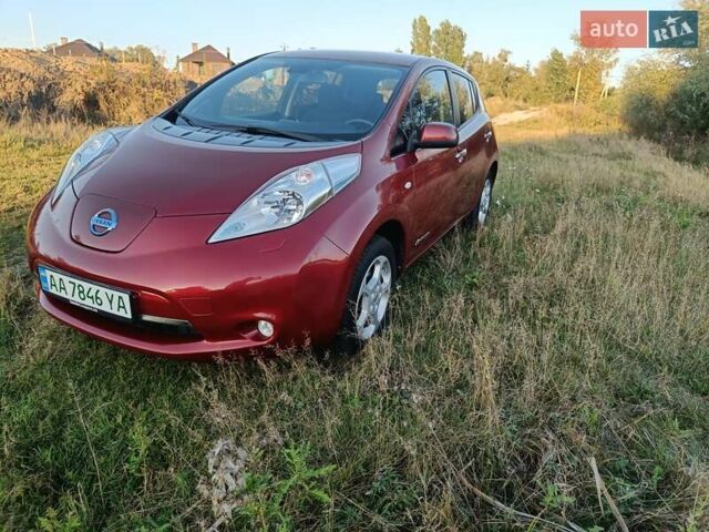 Красный Ниссан Лиф, объемом двигателя 0 л и пробегом 94 тыс. км за 8600 $, фото 8 на Automoto.ua