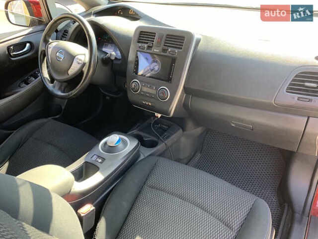 Красный Ниссан Лиф, объемом двигателя 0 л и пробегом 115 тыс. км за 5700 $, фото 8 на Automoto.ua