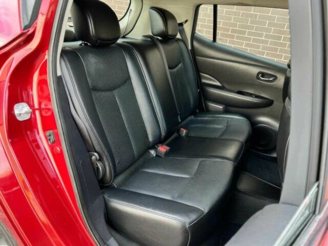 Красный Ниссан Лиф, объемом двигателя 0 л и пробегом 75 тыс. км за 8000 $, фото 10 на Automoto.ua