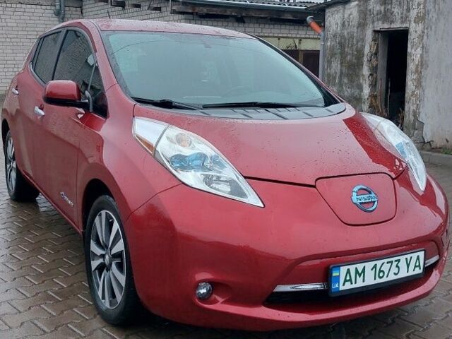 Красный Ниссан Лиф, объемом двигателя 0 л и пробегом 84 тыс. км за 7400 $, фото 20 на Automoto.ua