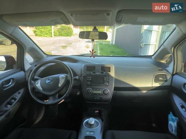 Красный Ниссан Лиф, объемом двигателя 0 л и пробегом 144 тыс. км за 7200 $, фото 1 на Automoto.ua