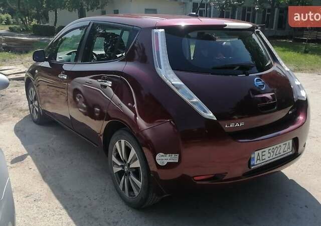 Красный Ниссан Лиф, объемом двигателя 0 л и пробегом 83 тыс. км за 10500 $, фото 1 на Automoto.ua