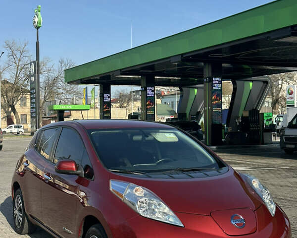 Красный Ниссан Лиф, объемом двигателя 0 л и пробегом 145 тыс. км за 5950 $, фото 2 на Automoto.ua