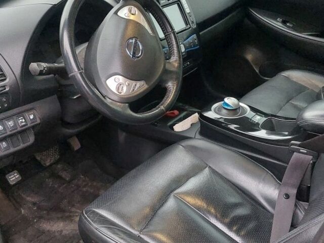 Красный Ниссан Лиф, объемом двигателя 0 л и пробегом 84 тыс. км за 7400 $, фото 18 на Automoto.ua